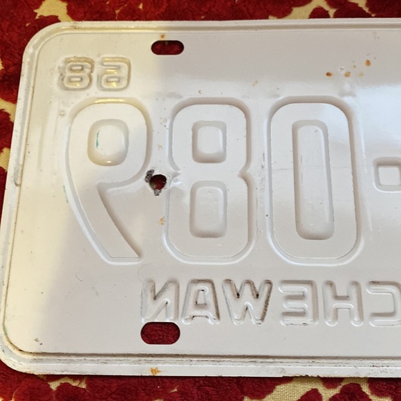 Vintage Rustic pair of 1968 Saskatchewan license Plates - Picture 7 of 13